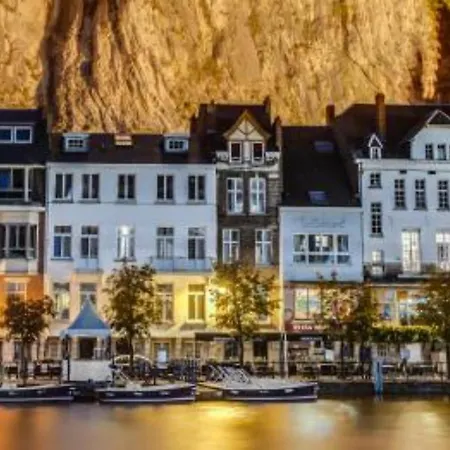 Au Pied De La Citadelle * Dinant