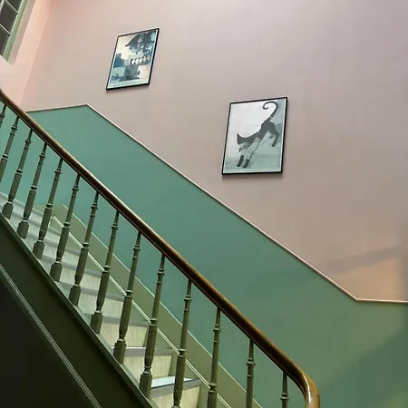 Au Pied De La Citadelle